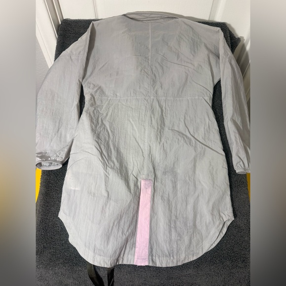 Nike Women's Light Gray Utility Jacket with Pink Logo turns into crossbody purse - Picture 2 of 7